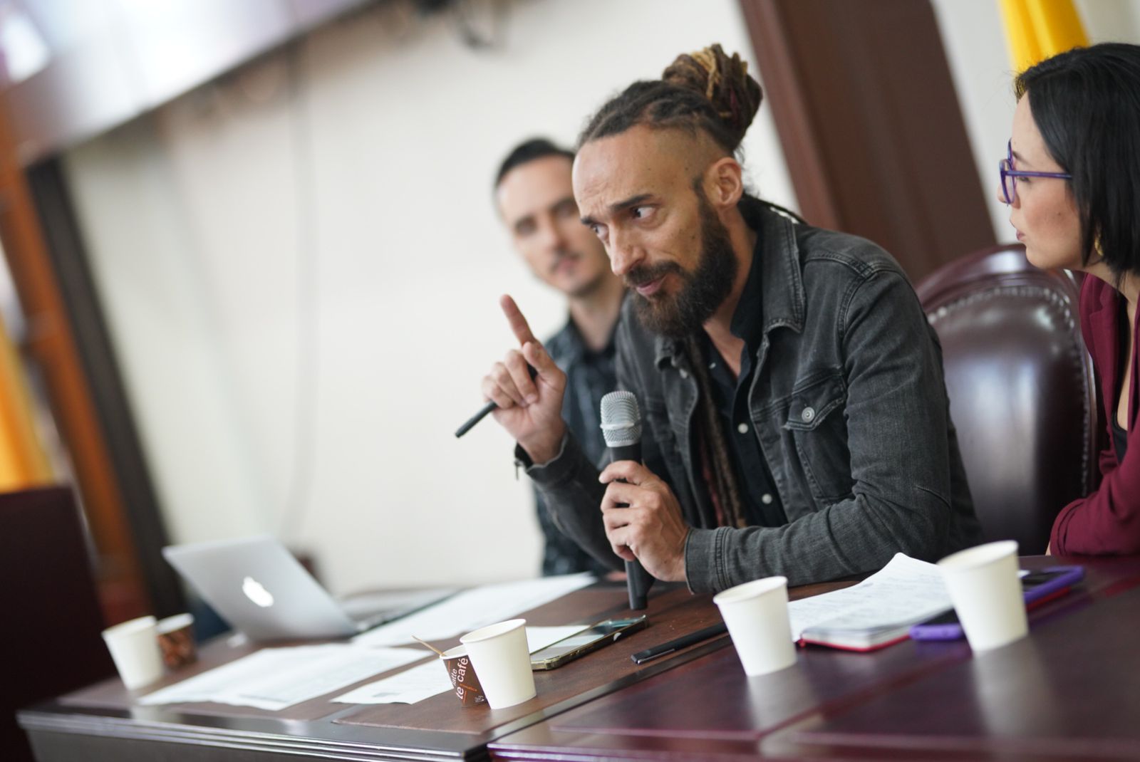 “Se necesita un mínimo vital de cultura en Colombia”: representante Daniel Carvalho